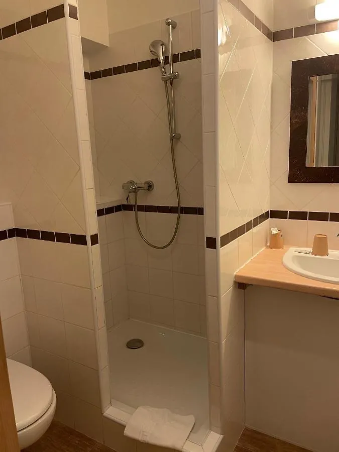 Hotel Au Tapis De Sable Saint-Cyr-sur-Mer 2*,