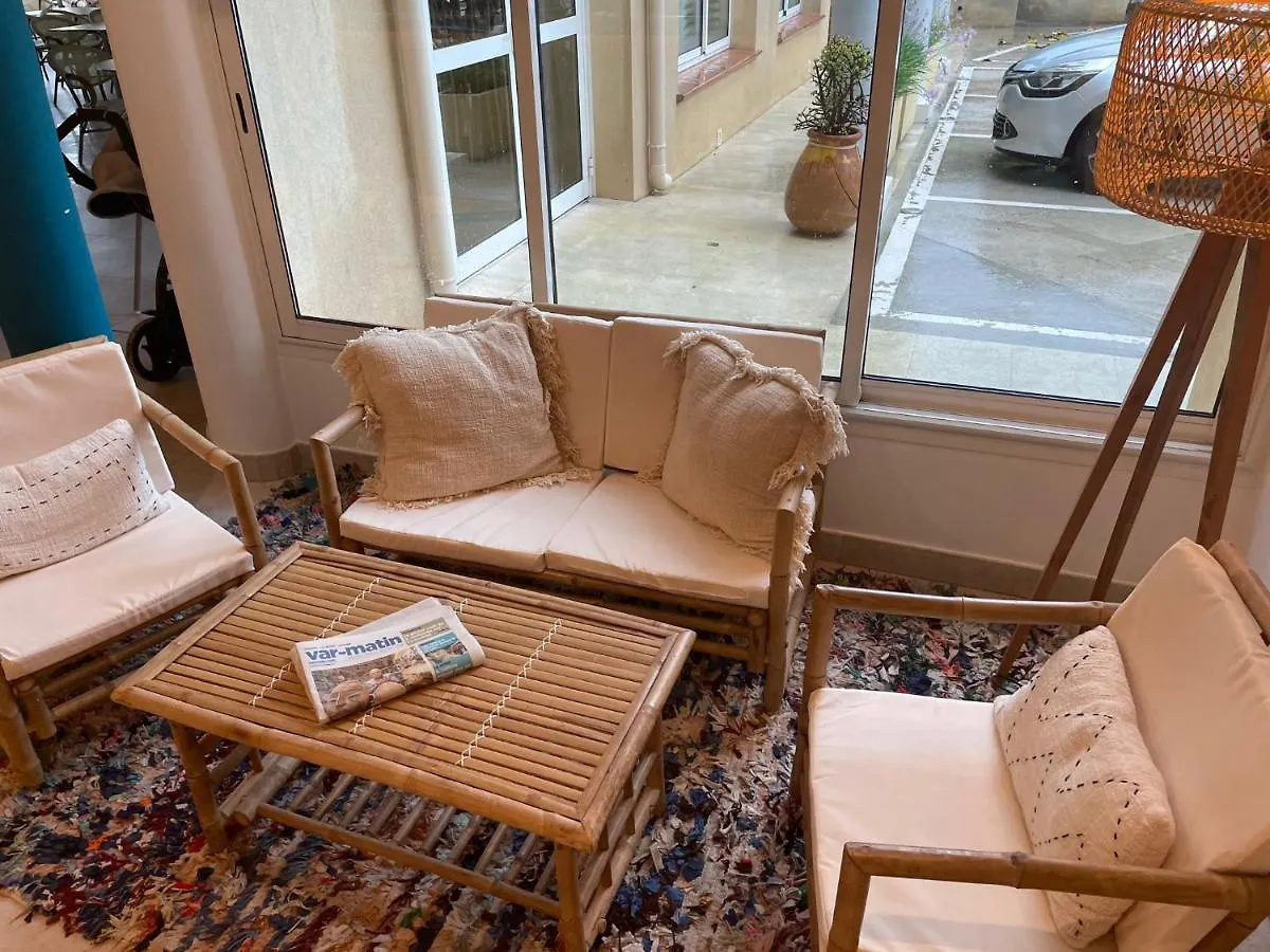 Hotel Au Tapis De Sable Saint-Cyr-sur-Mer