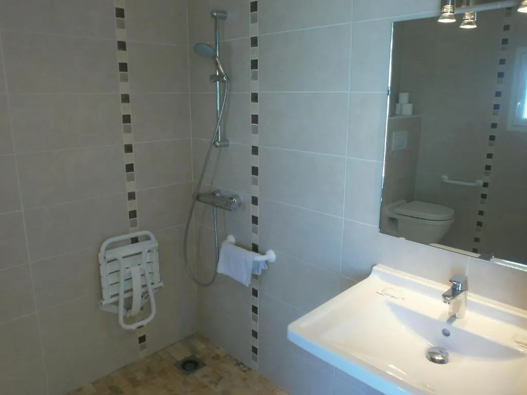 Hotel Au Tapis De Sable Saint-Cyr-sur-Mer 2*,  Frankreich