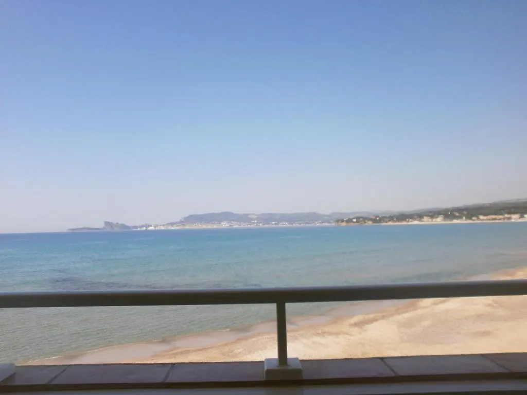 Hotel Au Tapis De Sable Saint-Cyr-sur-Mer 2*,