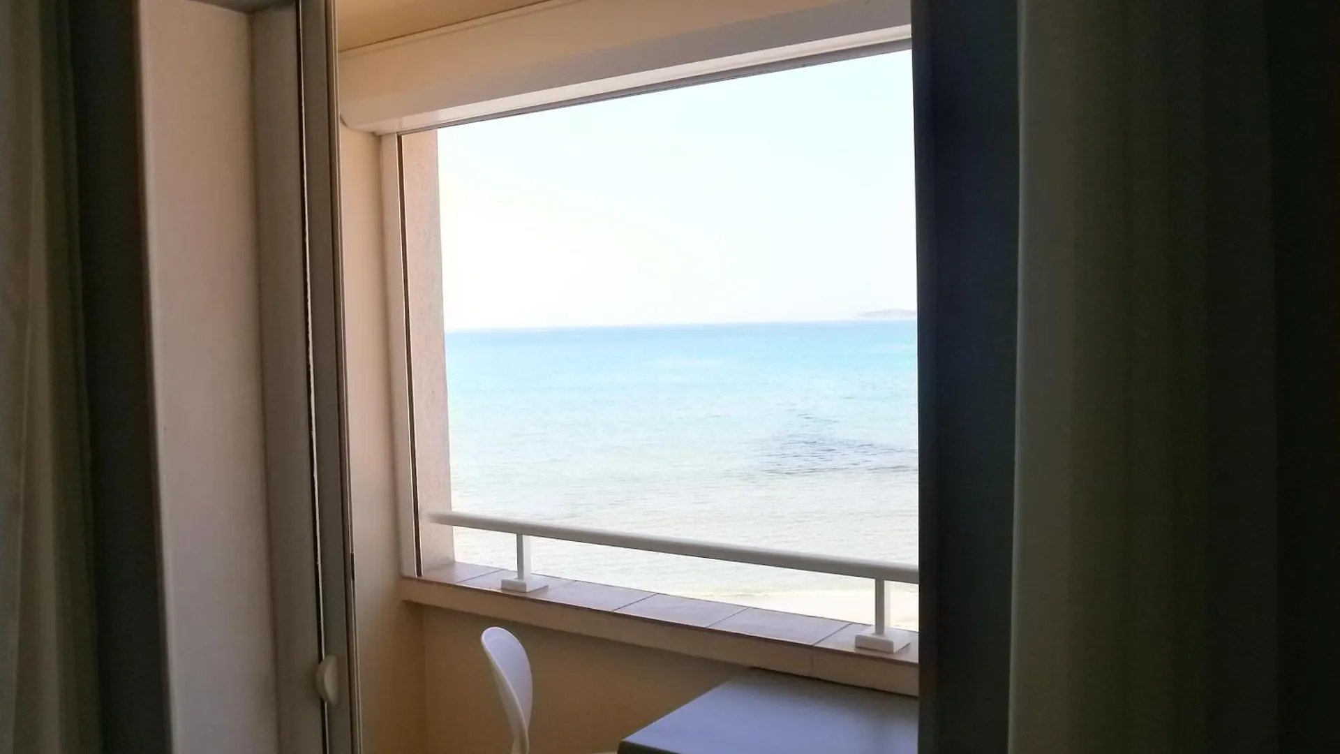 Au Tapis De Sable Hotel Saint-Cyr-sur-Mer 2*,  Franciaország